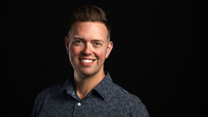 Headshot of Cantus tenor Paul Scholtz